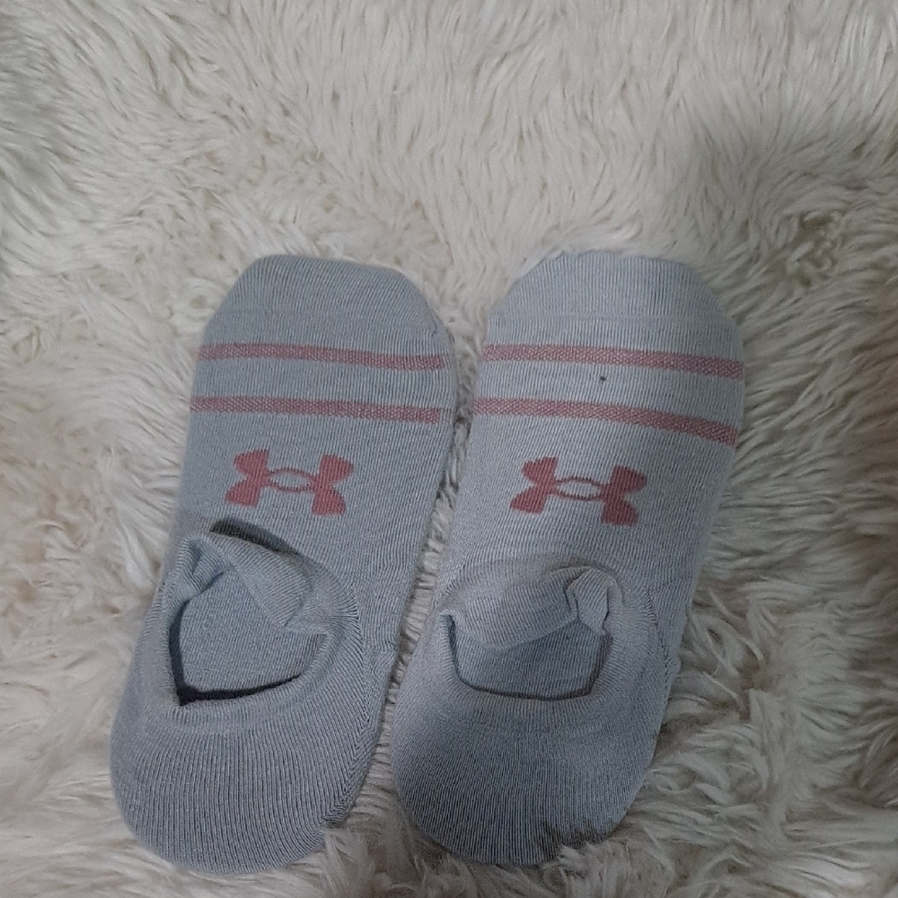 Under Armour Gray and Pink Ankle Socks. 2 Pairs